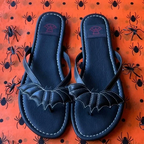 🦇 STRANGE CVLT BAT SANDALS 🦇 NWT 🦇